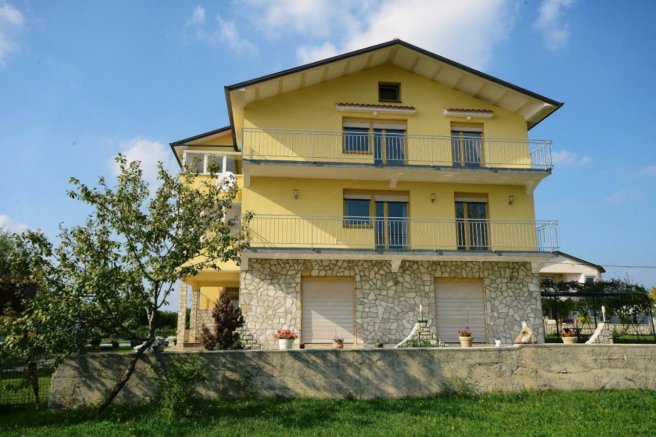 Ferienhaus Tomic Nedeščina Eksteriør bilde
