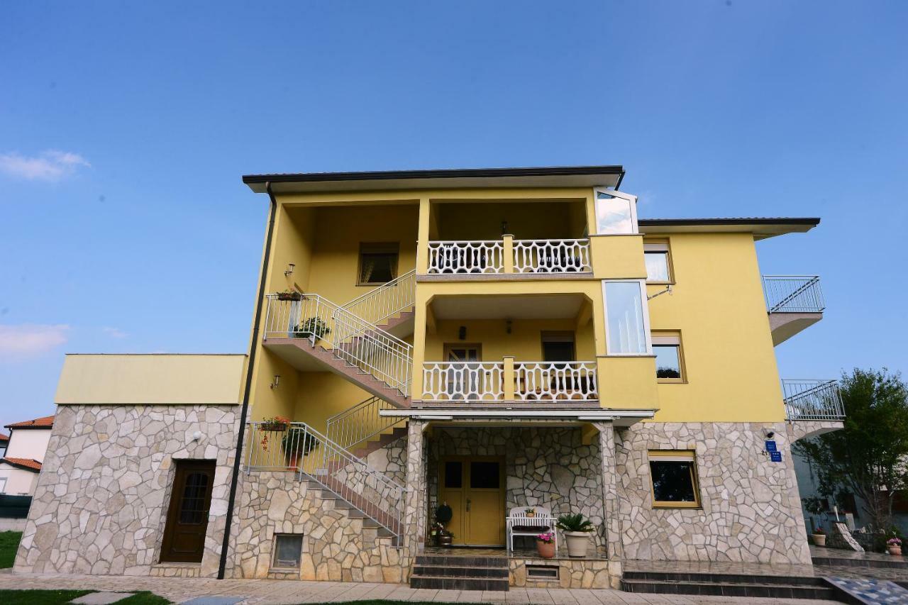 Ferienhaus Tomic Nedeščina Eksteriør bilde
