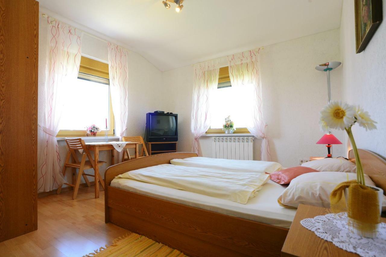 Ferienhaus Tomic Nedeščina Eksteriør bilde